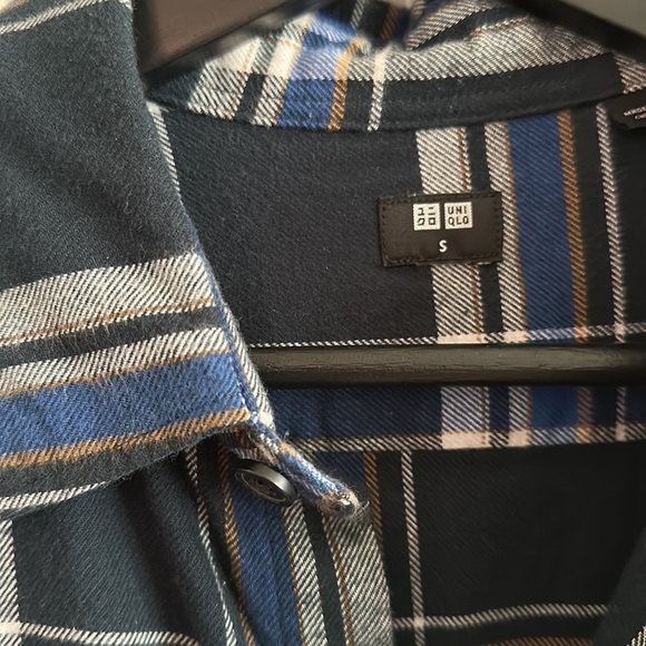 Uniqlo Navy Blue Flannel - Picture 3 of 3